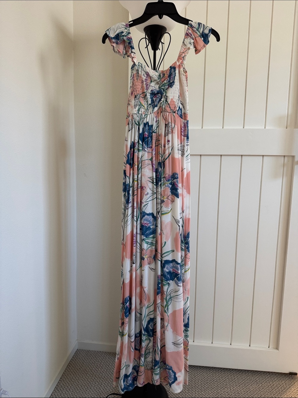 EUC Plum Pretty Sugar Floral Maxi Dress in Peach/Pink and Blue (Size XS/S)